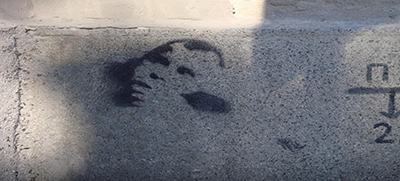 Graffiti: stensil – “kopi” av kampanefotografi av den populistiske lederen for høyre/ sentrum-partiet GERB, Boyko Borissov (Statsminister i Bulgaria 2009-2013). Sentralt i Sofia. Foto: Kiril Avramov
